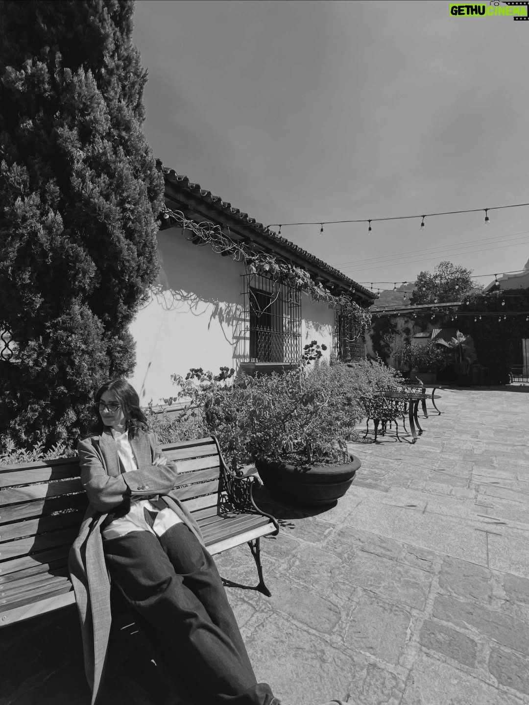 Paz Vega - 10.7K Likes - En Antigua Guatemala el tiempo parece no existir.
Todo huele a historia, a fuego, a tierra, a hierro y maíz, a magia, a buganvilla..
Y el sonido es amable y dulce
Un lugar que te obliga a buscar otro ritmo, a respirar profundo.
Caminar por estas calles empedradas a merced del Volcán de Agua, es una sensación sobrecogedora.

#newproject