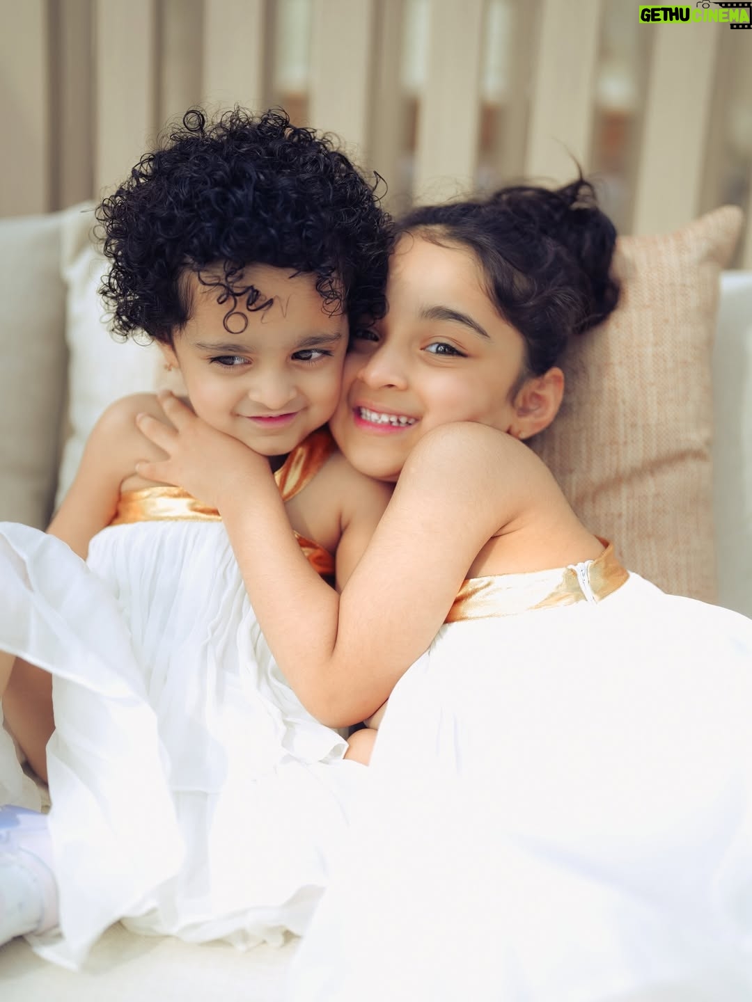 Pearle Maaney - 517.6K Likes - Me : Wanna Twin with Mommy ? 
Nitu & Nila : Yes! 
  Me : Lesgooo! 

Cruise 🚢 
@disneycruiselinesg #disneyadventure 

Click @pearle_productions 
All of us Wearing @_susan_lawrence_ ❤️
.
Lashes by @browstrokes.in