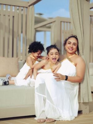 Pearle Maaney Instagram - Me : Wanna Twin with Mommy ? 
Nitu & Nila : Yes! 
  Me : Lesgooo! 

Cruise 🚢 
@disneycruiselinesg #disneyadventure 

Click @pearle_productions 
All of us Wearing @_susan_lawrence_ ❤️
.
Lashes by @browstrokes.in