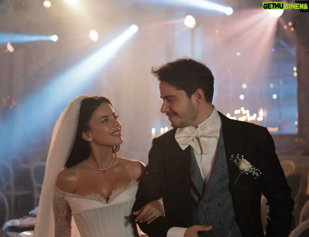 Perihan Savaş - 54.7K Likes - Aslan parçam hayatımın anlamı iyiki varsın iyiki doğum gününde evlenmişsin ve benim bir kızım daha olmuş gülen yüzünüz hiç solmasın bitanelerim sağlık mutluluk sizinle olsun maşallah size. 🙏❤️❤️🥰🎂🥂 @savaszafer @melisketenci