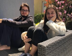 Perihan Savaş Instagram - Aslan parçam hayatımın anlamı iyiki varsın iyiki doğum gününde evlenmişsin ve benim bir kızım daha olmuş gülen yüzünüz hiç solmasın bitanelerim sağlık mutluluk sizinle olsun maşallah size. 🙏❤️❤️🥰🎂🥂 @savaszafer @melisketenci