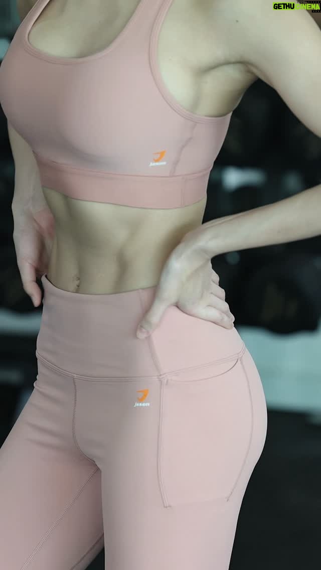 Pichana Yoosuk - 15.3K Likes - Quiet support, subtle strength from the mat beneath me to what I wear. 💕
@jasonmyfitness
#jasonmyfitness #exercisemat