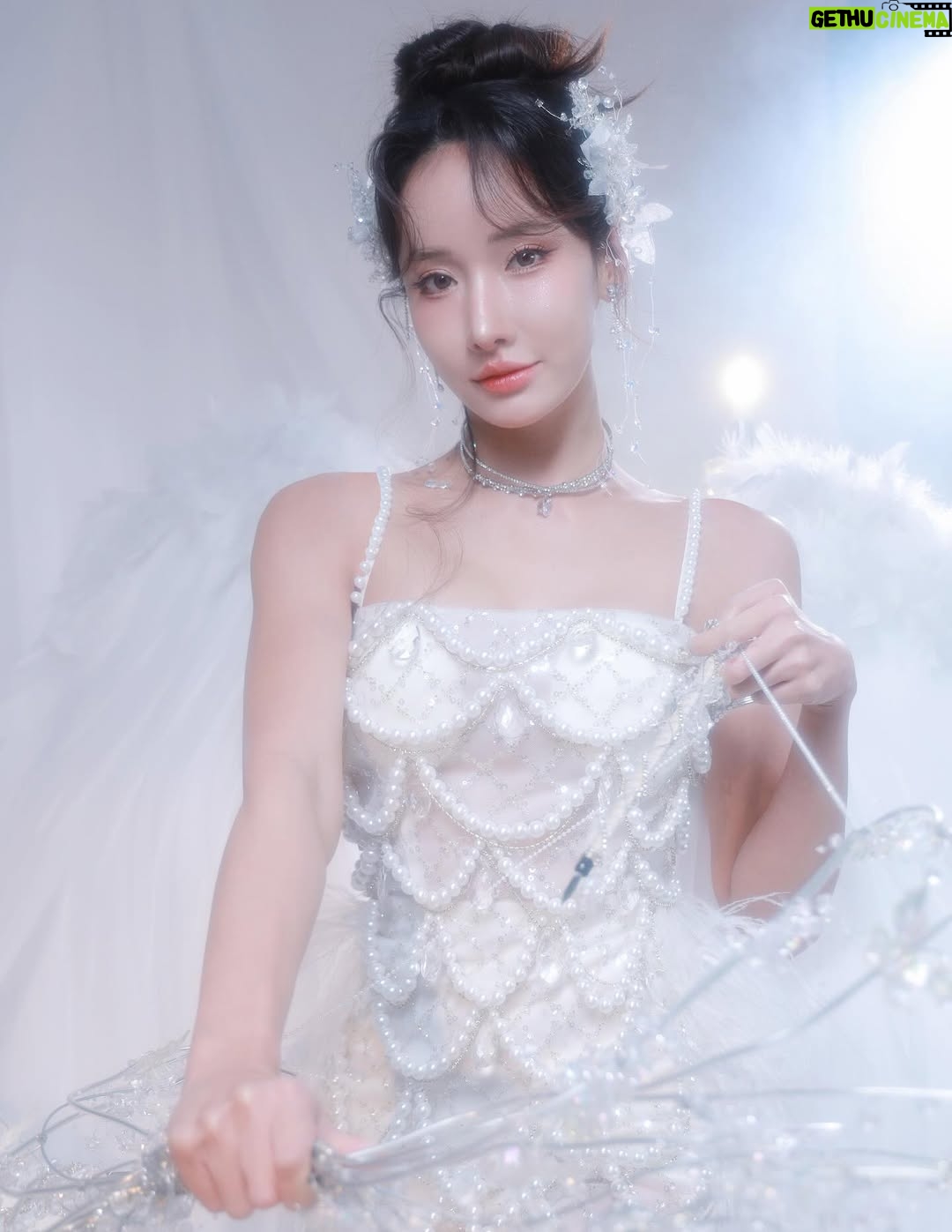 Pichana Yoosuk - 4.9K Likes - ไม่อยากเป็นผี #halloween 🎃