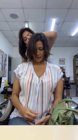 Pierina Carcelén Instagram - Convirtiéndome en Elsa 👩🏽 gracias a @vivian_santa_cruz
Dios mío cuánto gesticulo !!! 😜
Muy pronto Valentina Valiente , por Latina 📺