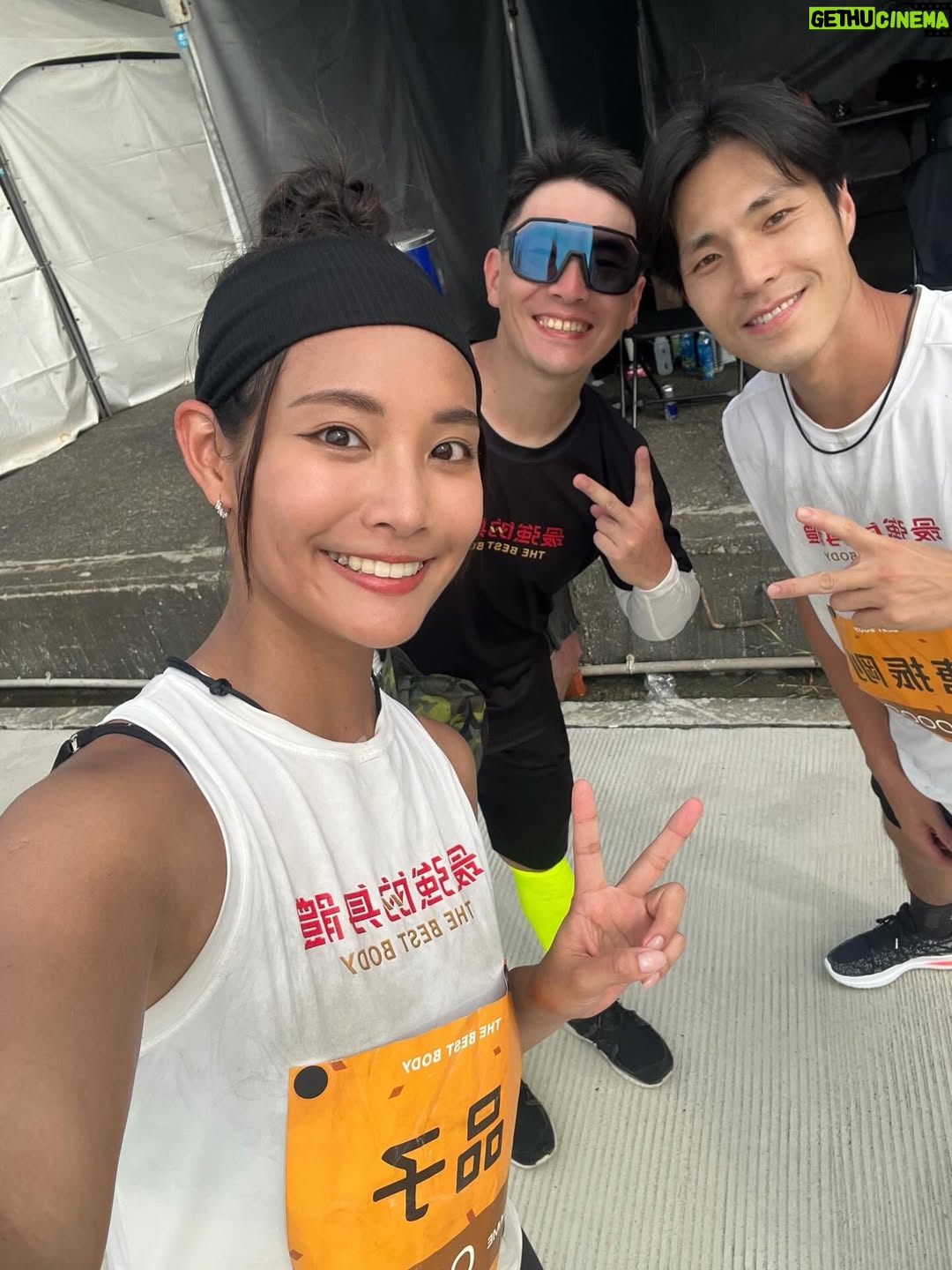 PinZi - 13.1K Likes - 兩個字…. 救。命。
感謝天讓我可以完成比賽還活著回家😍
還有感謝我的夥伴、老哥、師傅 @bboyice1 的照顧
陪我一起當個男子漢順利完賽
賽前那時候只剩兩週可以練習 我們只合體了兩次跑項目
其他時間各自做了耐熱和心肺訓練 要命🥰還好有 @michaelwang76216 教練 不然我直接上場肯定會薯條
人生第一次參加這麼高強度的運動比賽 很特別！能夠完賽非常有成就感！
謝謝 @thebestbody_2025 的邀約～很棒的一次體驗
真的要比女單的話 可能要等下輩子了噗

YT已經上片嘍 🔍最強的身體
可以去看看超弱的me (╯°Д°）╯