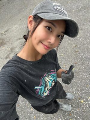 PinZi Instagram - 看到行事曆有空，鑰匙抓了就出門
雖然只能來一天，但還是想盡點心力

現在的花蓮還是非常需要大家的幫忙
如果你也有空的話，歡迎一起前往協助
對我來說幫助人真的是一件非常開心的事情
所以今天的我充滿能量！也看到了很多熱血充滿能量的人從臺灣各地前來，超級感動 
雖然我們大家都不相識但一樣可以互相照應、關心 時不時還會塞水塞糖果，真的謝謝你們！