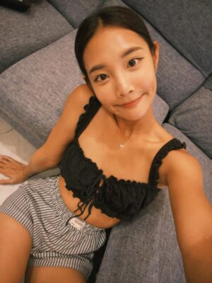 PinZi Instagram - 宅女型態be like🍮🧸💛
再給我一顆布丁謝謝