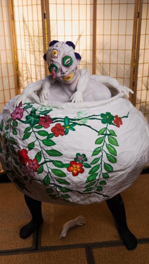 PinZi Instagram - 請服用玉壺拍攝花絮🫴🏻
應該不難想像每一次的拍攝都多失控…
但我是很開心啦🥰🥰🥰
Make up: @princess___monster 
📷： @tough_shark242 
#鬼滅 #鬼滅之刃 #鬼滅の刃イラスト #cover #cosplay #cos #dance #demonslayeredit #makeup