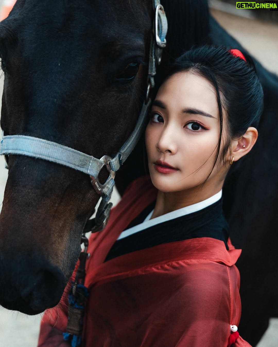 PinZi - 19.4K Likes - 花木蘭阿品來拜年啦！下面一人一句吉祥話老祖宗會保佑你噢(๑•̀ㅂ•́)و
品仔先來～祝大家『馬上有錢 』『馬上脫單✨』
-
馬場🐎：愛馬人騎馬訓場
#happynewyear #newyear #horse #2026 #disney