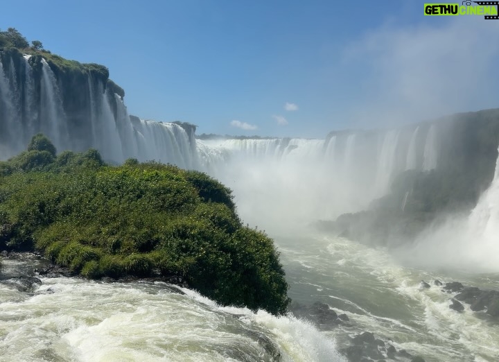Ploypailin Thangprapaporn - 84.2K Likes - 1 ในสถานที่ที่อยากมาที่สุด น้ำตก Iguazu มันคุ้มค่ามากกกก สวยมากกกก 😭 ยิ่งใหญ่อลังการมากกก คนเยอะมากกกก 

ยกให้เป็นน้ำตกที่สวยที่สุดในชีวิต พรุ่งนี้้ข้ามไปดูฝั่ง Argentina บ้างว่าเป็นไง