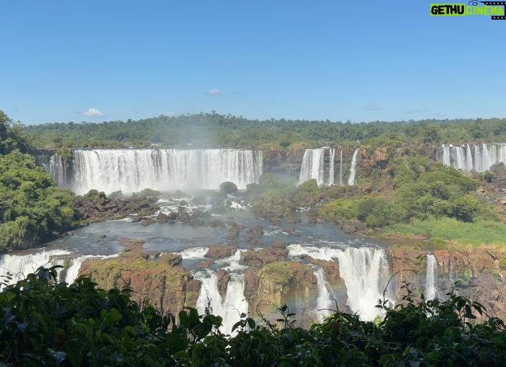 Ploypailin Thangprapaporn - 84.2K Likes - 1 ในสถานที่ที่อยากมาที่สุด น้ำตก Iguazu มันคุ้มค่ามากกกก สวยมากกกก 😭 ยิ่งใหญ่อลังการมากกก คนเยอะมากกกก 

ยกให้เป็นน้ำตกที่สวยที่สุดในชีวิต พรุ่งนี้้ข้ามไปดูฝั่ง Argentina บ้างว่าเป็นไง