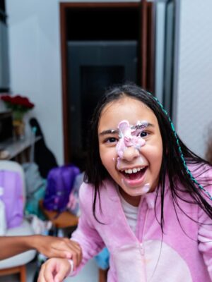 Pocah Instagram - A gente piscou e a Toyah fez 10 anos!!! 😱
O tema esse ano foi “ Festa do Pijama “ e eu tô apaixonada por esse formato de festa. ✨😍
Quero deixar meus agradecimentos ao @vandobuffetrj que arrasou no buffet e decoração!!!

Minha parceira @renatafreire.fotografia registrou mais um aniversário da nossa princesa! As fotos perfeitas! 🫶🏾

Olha os detalhes desses doces, simplesmente lindos! Você arrasa 
@lina_doces_personalizados !!!🧁

Balões da @brincando_balloons que fazem toda a diferença na decoração!!🎈 

As cabaninhas são da @confeti.party ficou muito fofo esse espaço 🥹

E rolou uma área só pra beleza com o @espacobdreams ✨💅

Toda parte de personalização ficou por conta da @artedeozpersonalizados tudo com o nome da DIVA ✨