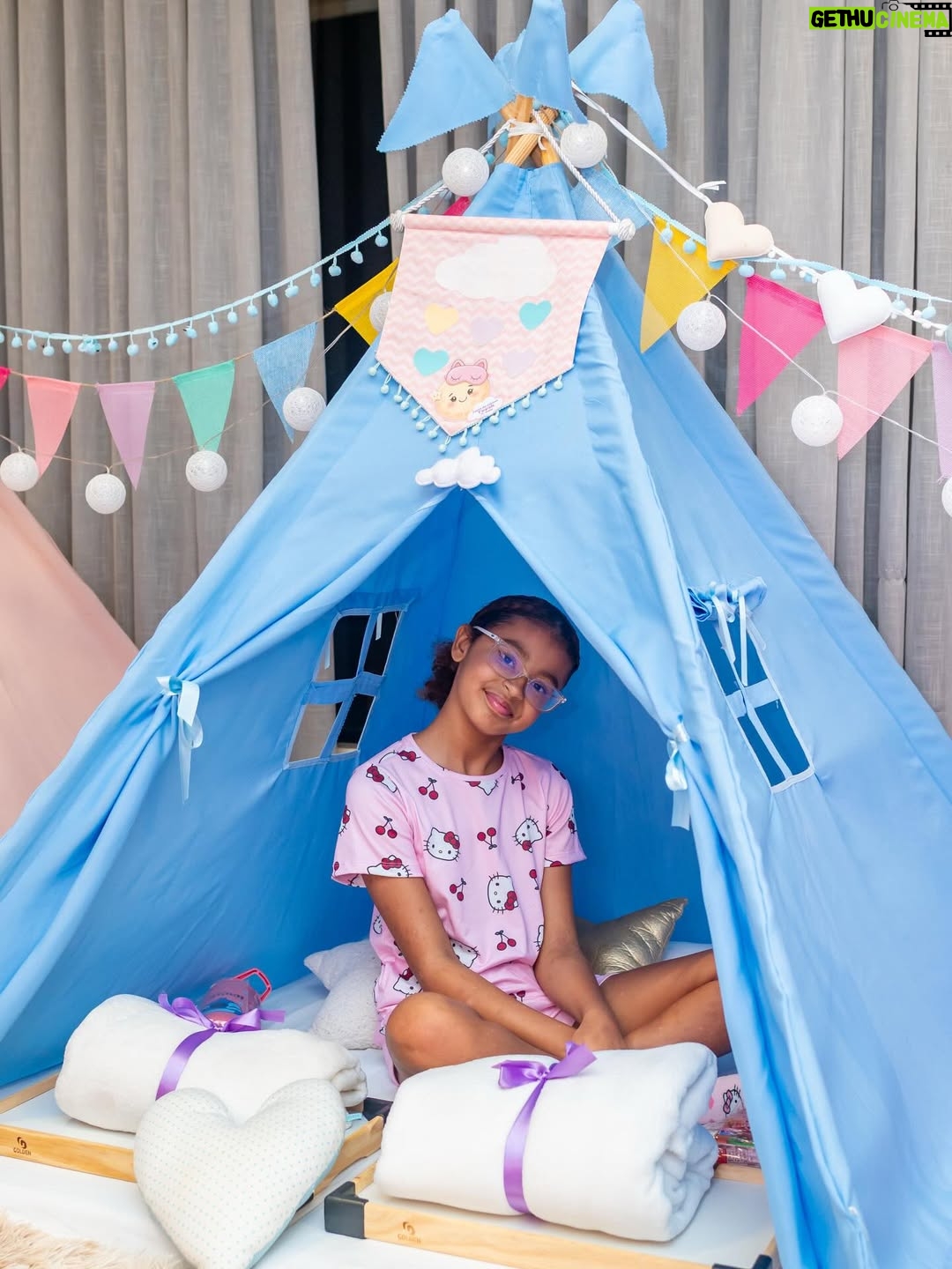 Pocah - 181.7K Likes - A gente piscou e a Toyah fez 10 anos!!! 😱
O tema esse ano foi “ Festa do Pijama “ e eu tô apaixonada por esse formato de festa. ✨😍
Quero deixar meus agradecimentos ao @vandobuffetrj que arrasou no buffet e decoração!!!

Minha parceira @renatafreire.fotografia registrou mais um aniversário da nossa princesa! As fotos perfeitas! 🫶🏾

Olha os detalhes desses doces, simplesmente lindos! Você arrasa 
@lina_doces_personalizados !!!🧁

Balões da @brincando_balloons que fazem toda a diferença na decoração!!🎈 

As cabaninhas são da @confeti.party ficou muito fofo esse espaço 🥹

E rolou uma área só pra beleza com o @espacobdreams ✨💅

Toda parte de personalização ficou por conta da @artedeozpersonalizados tudo com o nome da DIVA ✨