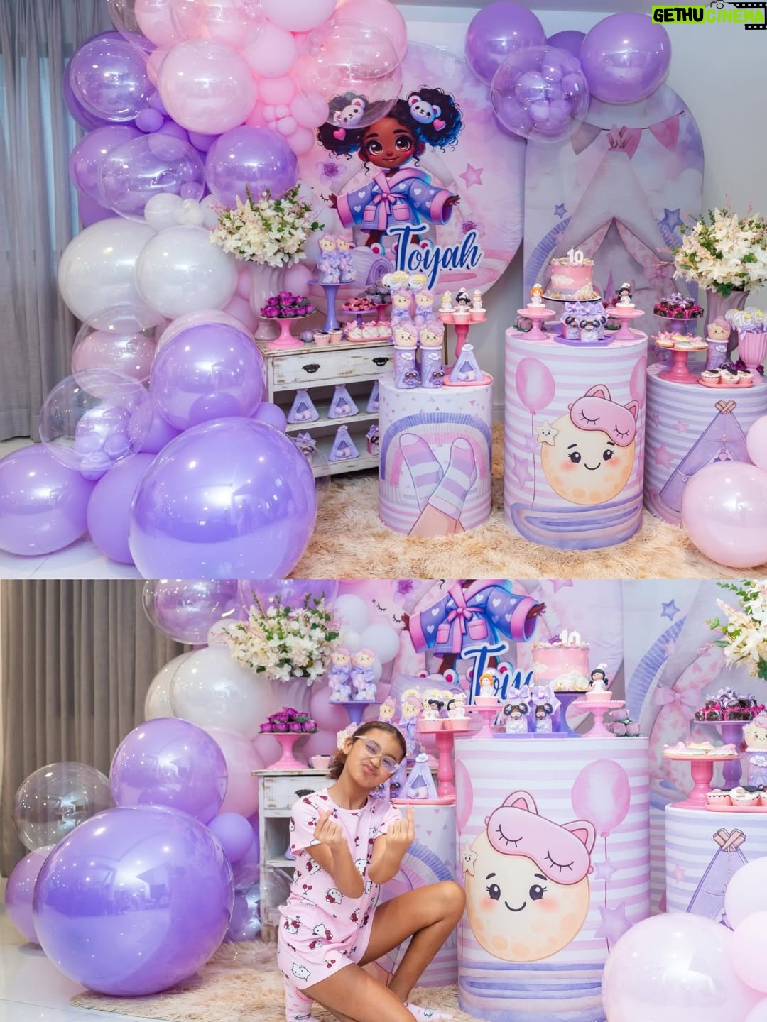 Pocah - 181.7K Likes - A gente piscou e a Toyah fez 10 anos!!! 😱
O tema esse ano foi “ Festa do Pijama “ e eu tô apaixonada por esse formato de festa. ✨😍
Quero deixar meus agradecimentos ao @vandobuffetrj que arrasou no buffet e decoração!!!

Minha parceira @renatafreire.fotografia registrou mais um aniversário da nossa princesa! As fotos perfeitas! 🫶🏾

Olha os detalhes desses doces, simplesmente lindos! Você arrasa 
@lina_doces_personalizados !!!🧁

Balões da @brincando_balloons que fazem toda a diferença na decoração!!🎈 

As cabaninhas são da @confeti.party ficou muito fofo esse espaço 🥹

E rolou uma área só pra beleza com o @espacobdreams ✨💅

Toda parte de personalização ficou por conta da @artedeozpersonalizados tudo com o nome da DIVA ✨