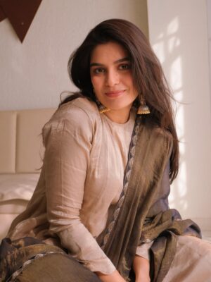 Pooja Gor Instagram - Addicted to romanticising everything… especially when an outfit makes you feel like poetry without trying ✨ 

Dressed in @studiokajalagrawal