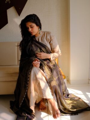 Pooja Gor Instagram - Addicted to romanticising everything… especially when an outfit makes you feel like poetry without trying ✨ 

Dressed in @studiokajalagrawal