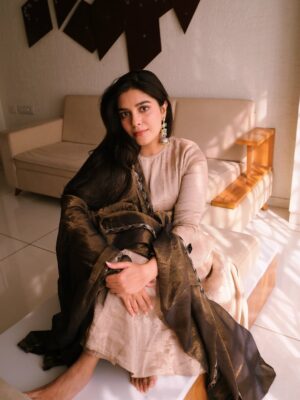 Pooja Gor Instagram - Addicted to romanticising everything… especially when an outfit makes you feel like poetry without trying ✨ 

Dressed in @studiokajalagrawal
