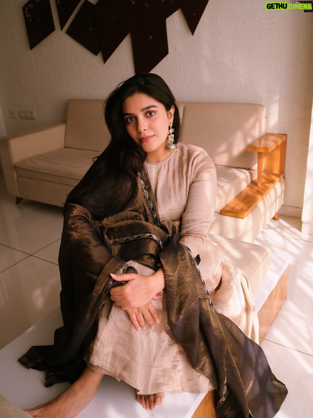 Pooja Gor - 35.9K Likes - Addicted to romanticising everything… especially when an outfit makes you feel like poetry without trying ✨ 

Dressed in @studiokajalagrawal
