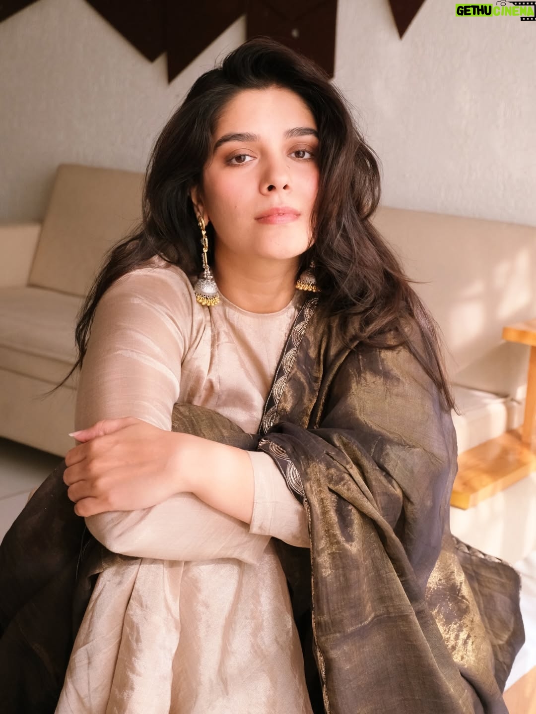 Pooja Gor - 35.9K Likes - Addicted to romanticising everything… especially when an outfit makes you feel like poetry without trying ✨ 

Dressed in @studiokajalagrawal