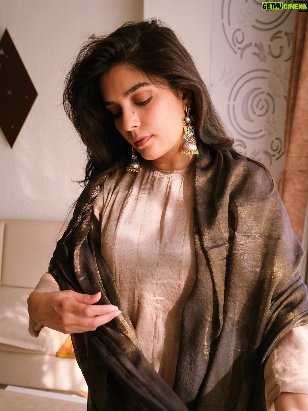 Pooja Gor - 35.9K Likes - Addicted to romanticising everything… especially when an outfit makes you feel like poetry without trying ✨ 

Dressed in @studiokajalagrawal