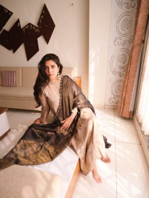 Pooja Gor Instagram - Addicted to romanticising everything… especially when an outfit makes you feel like poetry without trying ✨ 

Dressed in @studiokajalagrawal