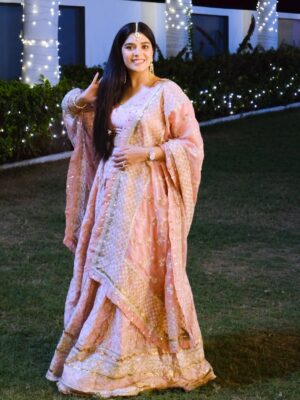 Pooja Gor Instagram - Baaraati pro max! 🦩

How pretty is my @shopmulmul lehenga 🥹 
#shaadiseason #sangeetlehenga
