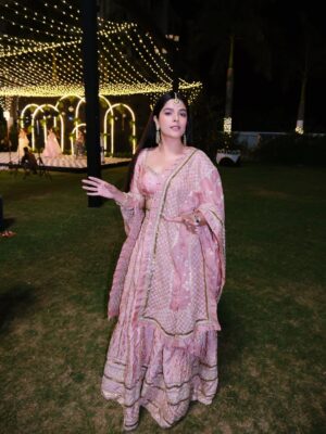 Pooja Gor Instagram - Baaraati pro max! 🦩

How pretty is my @shopmulmul lehenga 🥹 
#shaadiseason #sangeetlehenga
