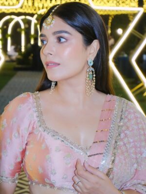 Pooja Gor Instagram - Baaraati pro max! 🦩

How pretty is my @shopmulmul lehenga 🥹 
#shaadiseason #sangeetlehenga