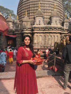 Pooja Gor Instagram - जय माँ कामाख्या ।

🙏🏼🙏🏼🙏🏼

Wearing @bunaai 
PR @theboltpr