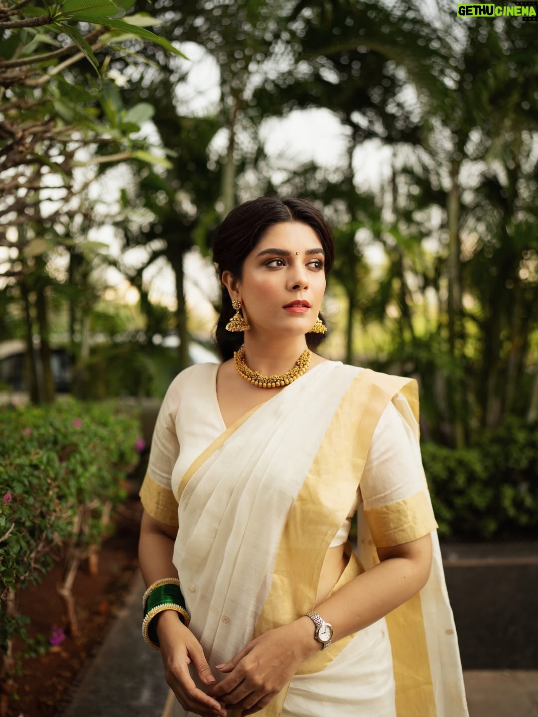 Pooja Gor - 82.1K Likes - Heart is full ♥️
Most wholesome wedding I’ve ever seen. Two people’s union never seemed so perfect. Happiest for you Kittu. Words cannot express the overwhelming emotions i’ve felt in the last 2 days. 🥹🥹

Wishing you both a lifetime of happiness and togetherness ✨♥️ @kkamra @gauravkaps 

PS: Don’t miss the last shot!! That’s how you get to be the BEST in the Biz! 😆😁🥂

📸 @mitesh.khatri_  Thanks Mitesh for making it last minute and clicking some wonderful photos.