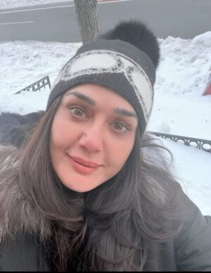 Preity Zinta Instagram - Thank you everyone for the birthday wishes, flowers, cake and most of all thank you so much for all the LOVE each one of you has sent my way 🙏❤️🙏 I’m deeply humbled & my heart is full of gratitude & happiness. I cannot thank the almighty enough for my family, friends, fans n supporters 💕 that light up my day & life in so many magical ways. Love you all 😍 #Ting