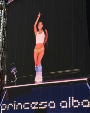 Princesa Alba Instagram - I’m LEVITATING 😭😭😭😭 aún no bajo del cielo después de los teloneos a @dualipa !!!!!!!🧚🏼🌠 💞✨ 
.𖥔 ݁ ˖๋ ࣭ ⭑✧˚ ༘ 𝜗ৎ ⋆｡˚
Pics by @andieborie 
Beauty @humbertomoyav 
Coreógrafo @ianhartinglucas 
Hair day 1 @hc.concept 
Director Musical: @rolopezmusic 
Banda: @taffydonicke @daniriquelmer_ @ignaciovergarasilva 
Managment: @izumi.naki @_manuger 
Dirección creativa: @estebanvargasroa 
Nails: @camiprettynails 
Customizacion de vestuario : @srios_g , @ximenaolavarriadesigner , @sietedestellos 
Bailarines @camil0nic0las @petiboni @gabypavez @bvdoren @matiasorellana 
Asistencia @vittorio.capello 
Tour Manager @fernandacarreraseguel 
Equipo técnico @dgfrndz @samuellarranagab @carlosreyescalvert 
Agradecimientos @dgmedios @armonicabm 

Y a todos los que hicieron posible estas nochesss🥹
Y a mis fans ctmmmm los adoro gracias por apoyarme siempre