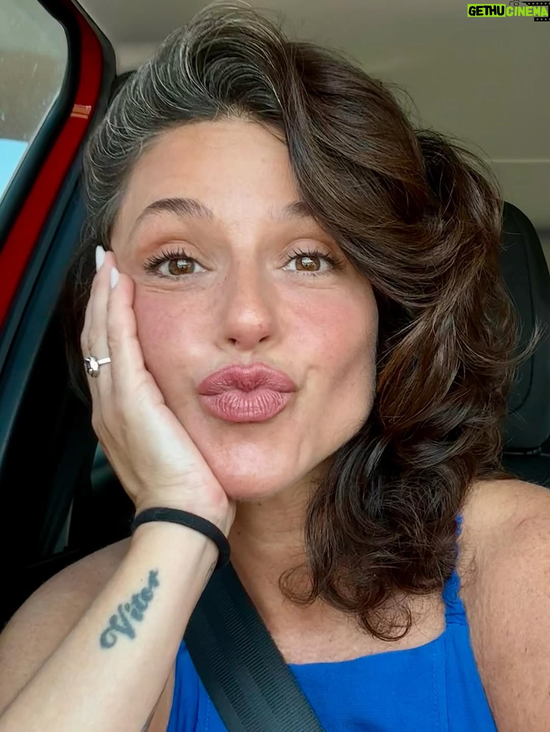 Priscila Sol - 7.5K Likes - Se eu não me achar bonita com meus cabelos brancos… quem vai? 🤍✨