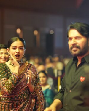 Priyamani Instagram - Epic night !! 

@filmfare 

@irrauofficial × @pixelpulse_19 
@sajni_thedesigner 
@oceedeeshoes 
@arunmathewam 
@sam_retouch 
@theitembomb 
@rizwan_themakeupboy 
@sareedrapesbymekha