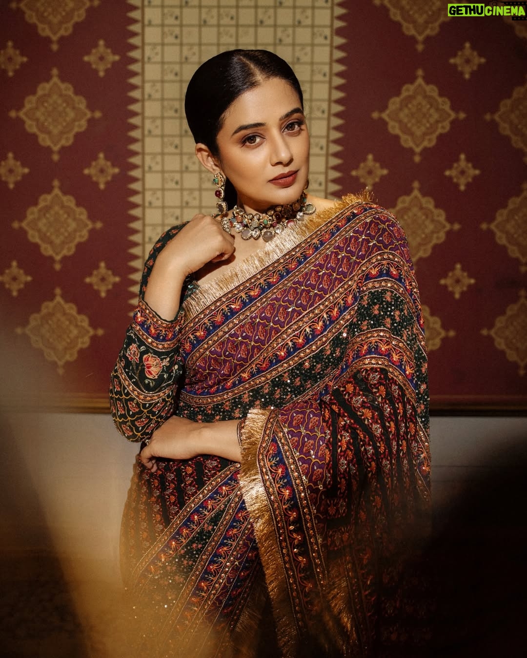 Priyamani - 304.2K Likes - Epic night !! 

@filmfare 

@irrauofficial × @pixelpulse_19 
@sajni_thedesigner 
@oceedeeshoes 
@arunmathewam 
@sam_retouch 
@theitembomb 
@rizwan_themakeupboy 
@sareedrapesbymekha