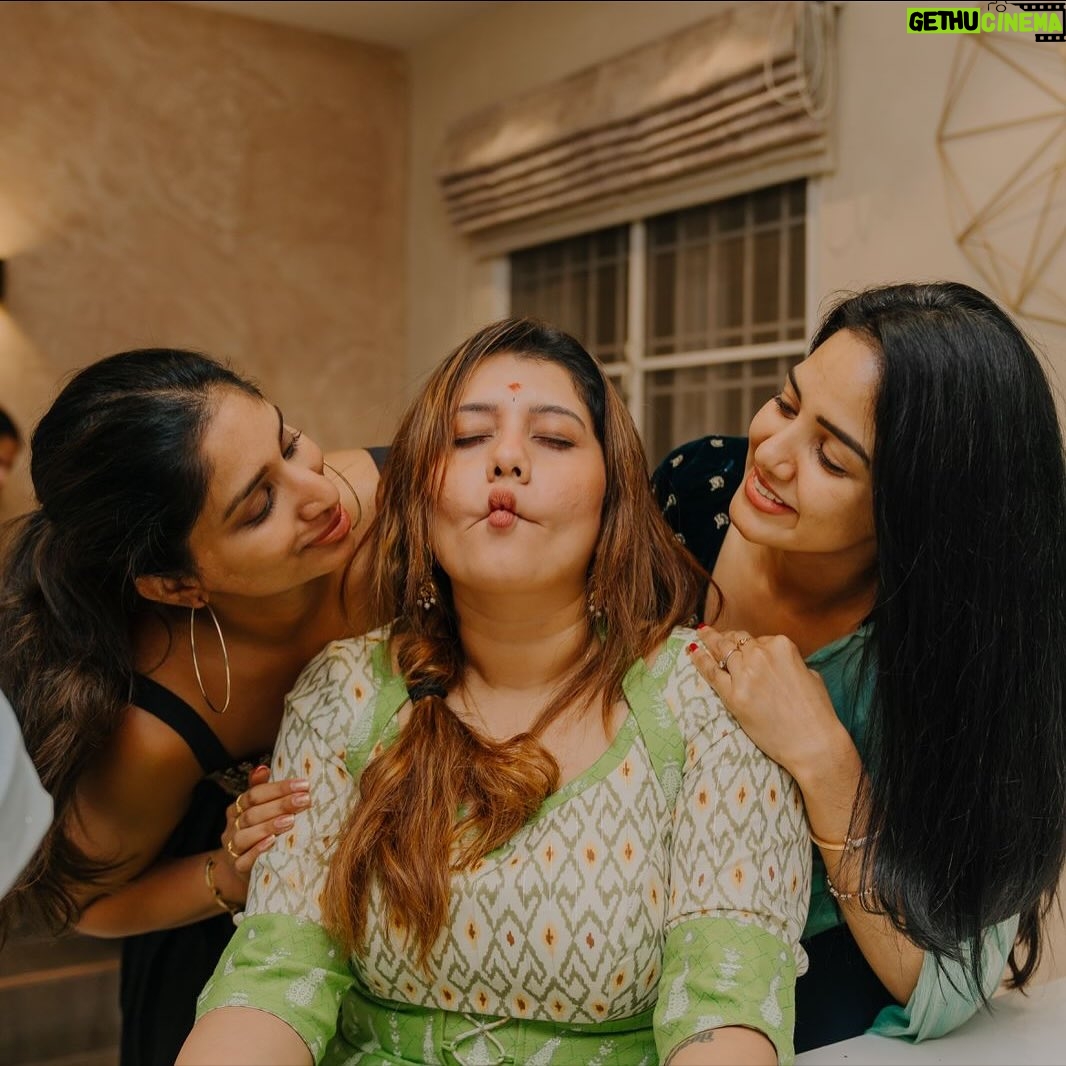 Priyanka Deshpande - 332.5K Likes - It took just 106 days…and she became home♥️
Happy Birthday Eejeee♥️ I love you ♥️
.
.
#home #mygirl #happybirthday #papri