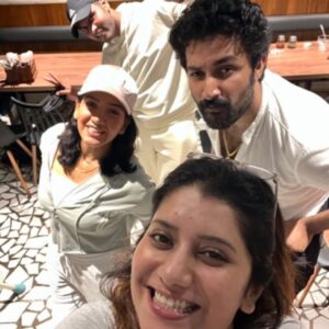 Priyanka Deshpande Instagram - It took just 106 days…and she became home♥️
Happy Birthday Eejeee♥️ I love you ♥️
.
.
#home #mygirl #happybirthday #papri