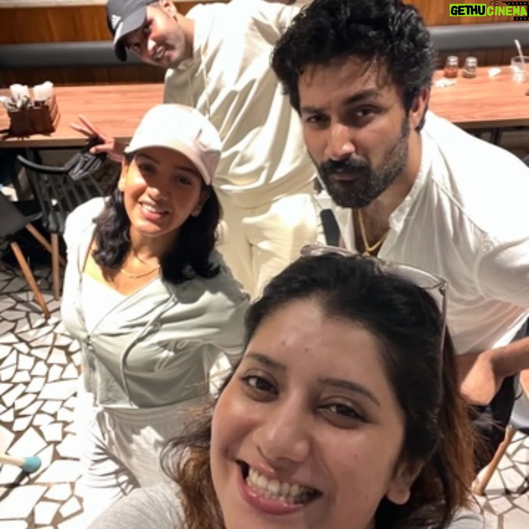 Priyanka Deshpande - 332.5K Likes - It took just 106 days…and she became home♥️
Happy Birthday Eejeee♥️ I love you ♥️
.
.
#home #mygirl #happybirthday #papri