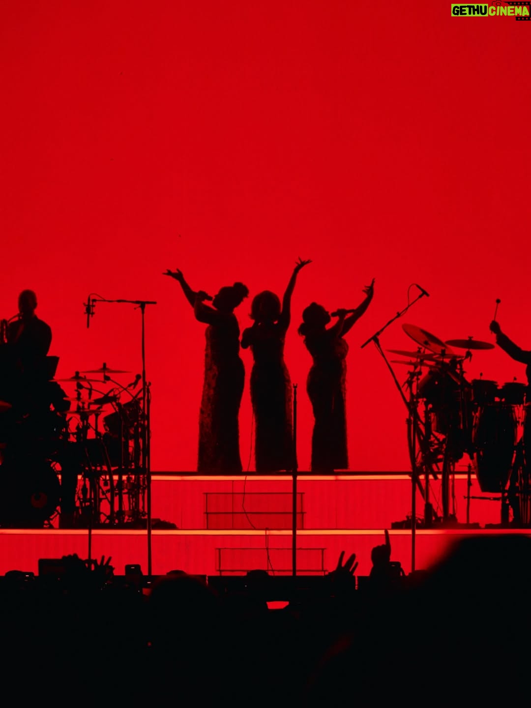 RAYE - 557.4K Likes - THANK YOU ALL 421,851 OF YOU EUROPE / UK FOR ATTENDING OUR FIRST EVER ARENA TOUR 🥹🌦️🫀