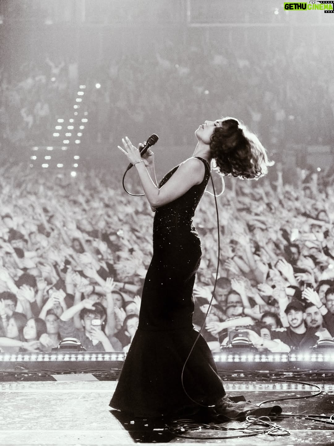 RAYE - 557.4K Likes - THANK YOU ALL 421,851 OF YOU EUROPE / UK FOR ATTENDING OUR FIRST EVER ARENA TOUR 🥹🌦️🫀