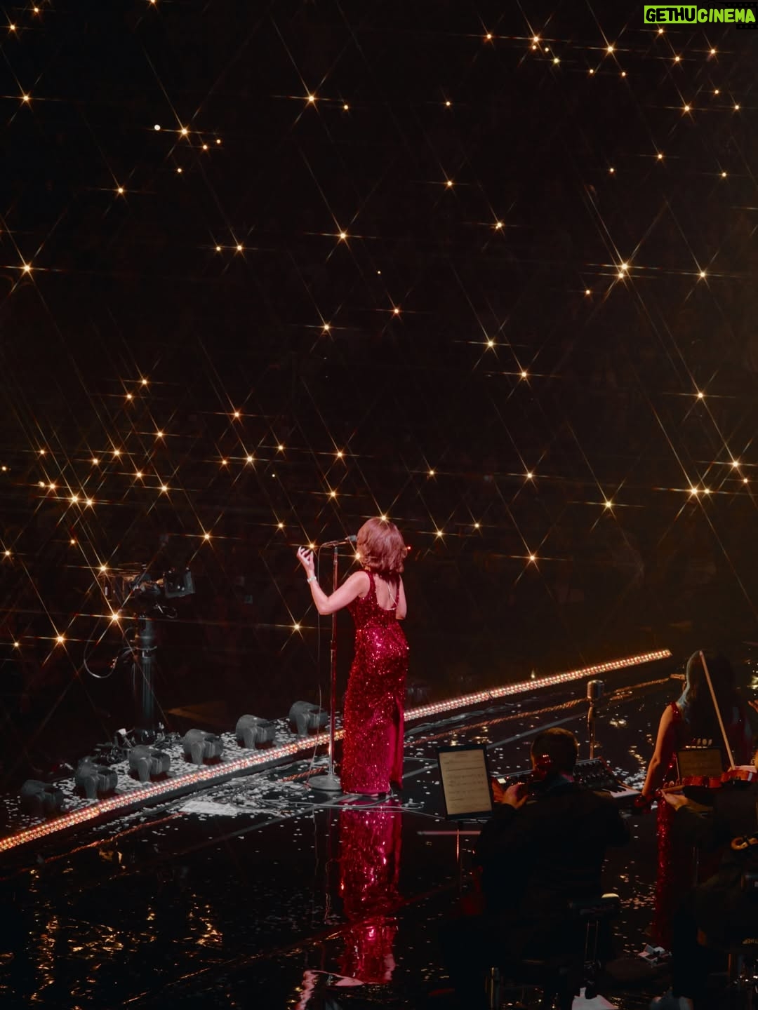 RAYE - 557.4K Likes - THANK YOU ALL 421,851 OF YOU EUROPE / UK FOR ATTENDING OUR FIRST EVER ARENA TOUR 🥹🌦️🫀