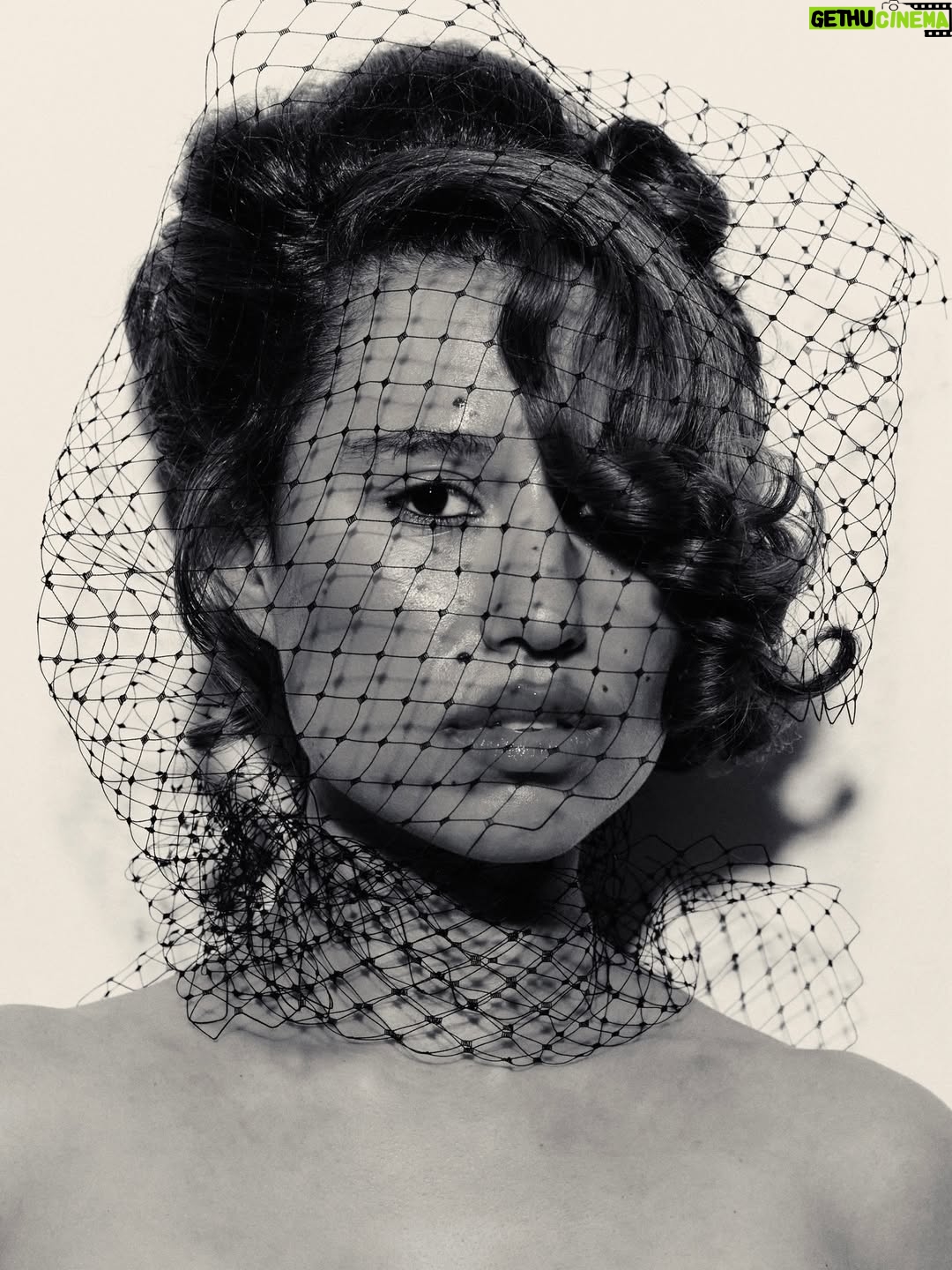 RAYE - 594.8K Likes - Nightingale Lane. The 2nd song from my 2nd album will be yours on Friday. Limited 7 inch test pressings £5 on sale Friday. Lots and lots of love, Raye.🎻🫀🌦️😭