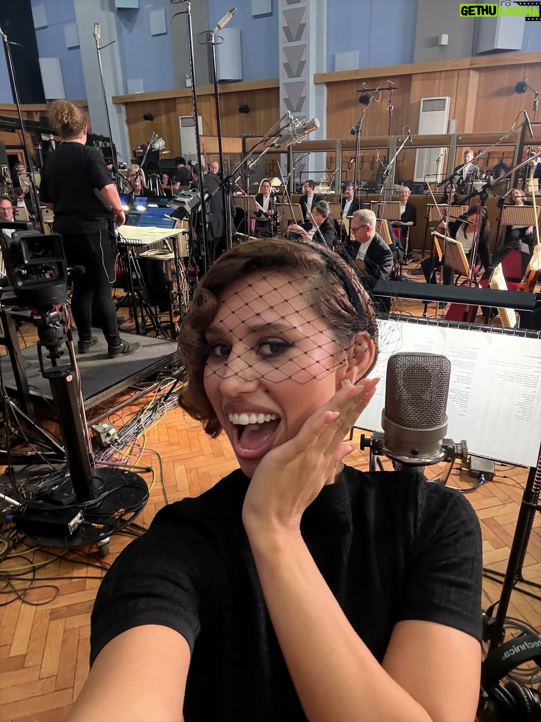 RAYE - 594.8K Likes - Nightingale Lane. The 2nd song from my 2nd album will be yours on Friday. Limited 7 inch test pressings £5 on sale Friday. Lots and lots of love, Raye.🎻🫀🌦️😭