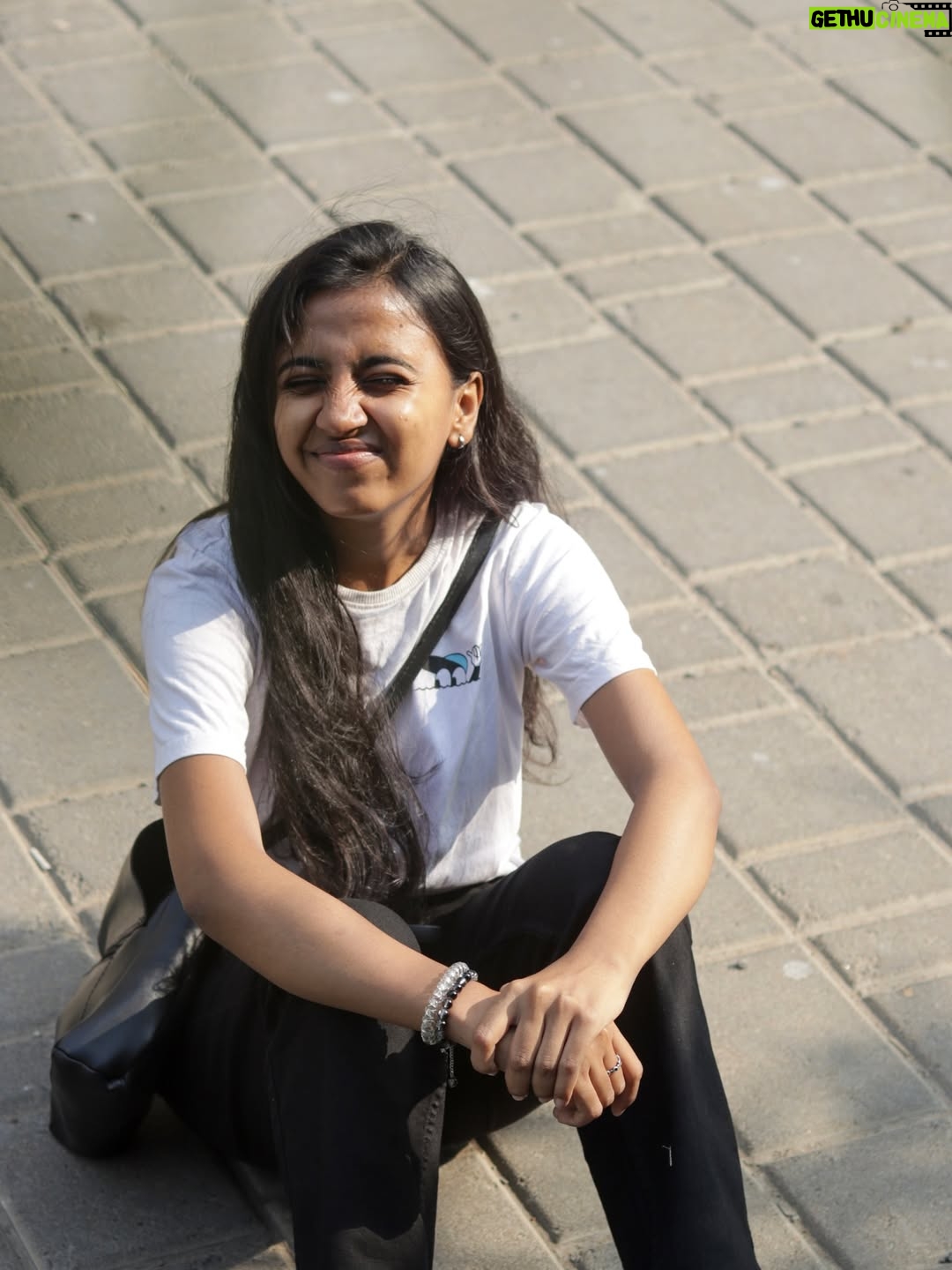 RJ Dimple - 9.9K Likes - Let the frizz , dark circles and pimples speak 🤍🍃
.
.
#beingdimple
