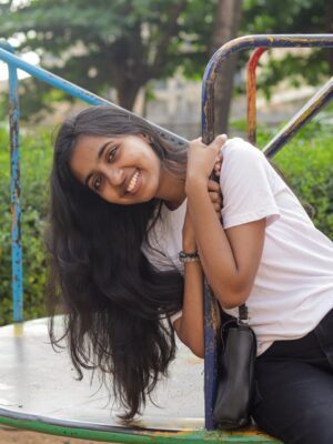 RJ Dimple Instagram - Let the frizz , dark circles and pimples speak 🤍🍃
.
.
#beingdimple