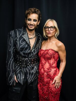 Rachael Harris Instagram - Honored to be part of this year’s @muahs_awards .

Make Up and Hair artists are a critical part of every production. I’ve been lucky to work alongside artists who went far beyond their job — being my safe space, the ones who steadied me when I felt unsure, and yes… the ones who told me the honest truth. I love the collaboration, the care, and most of all… I love that Hair and Make Up trailer.

The artistry, the patience, the long days (and nights) never go unnoticed. You make the magic real, more times than you probably know.

Beautiful night celebrating so much talent. And forever grateful for every time you made me look far more awake than I actually was.

Thank you for having me♥️

@iatselocal706 🙌

Dress: @annebarge black label collection
Necklace: @sifjakobsjewellery
Bag: @macduggal
Earrings: @rommanel
Ring:  @rommanel
Heels: @schutzoficial 

Red Dress: @lethanhhoa_official
Ring: @davan_jp
Earrings: @rommanel

Makeup: @robertti
Hair: @dallin.james
Styling: @anandarose
Tailoring: @mrs.jun.tailor
Glow: @holytans 
Mani/Pedi: Oksana @santamonicanail 

@tfg.pr @michelemariepr @surfacepr_

@frankiejgrande brother from another mother 🥰
Twin: @madeleinemcgraw 😘