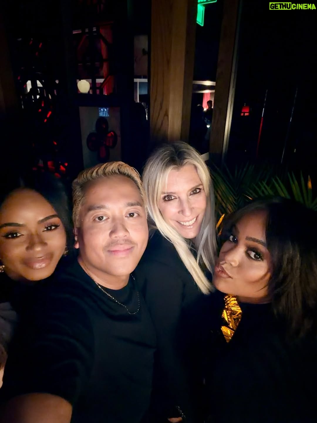 Rachel Lindsay - 11.1K Likes - SB LX Mantra: Debí Tirar Más Fotos