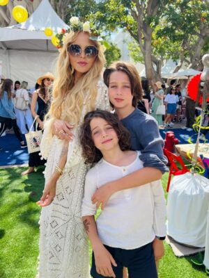 Rachel Zoe Instagram - Grateful for my forever Valentine’s that fill ❤️ and my soul the most.