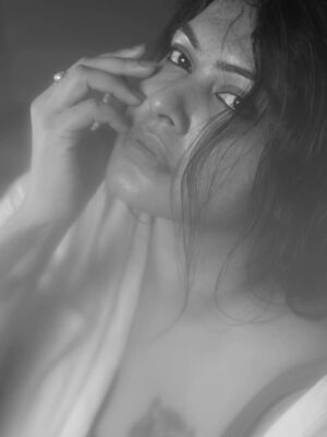 Rachitha Mahalakshmi Instagram - Monochrome or Colour...... Just don't forget to be Expressive..... 😉✨️
📸 @gk_.photography._