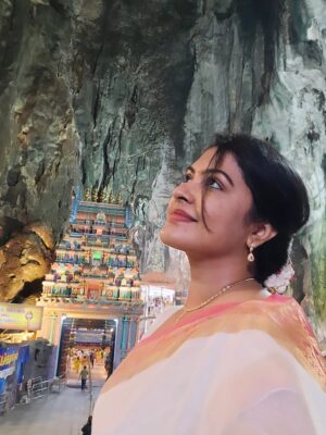 Rachitha Mahalakshmi Instagram - 🦚kandan unai kana dinam oddi varuvaeno......✨️
😇😇😇😇😇😇
#battucaves
#battumurugan